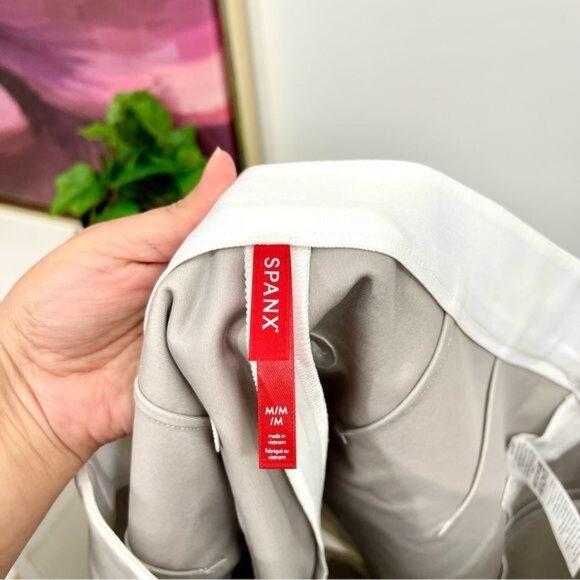 Spanx On-the-Go 6” Shorts with Ultimate Opacity Technology Shorts in White M - Picture 10 of 11